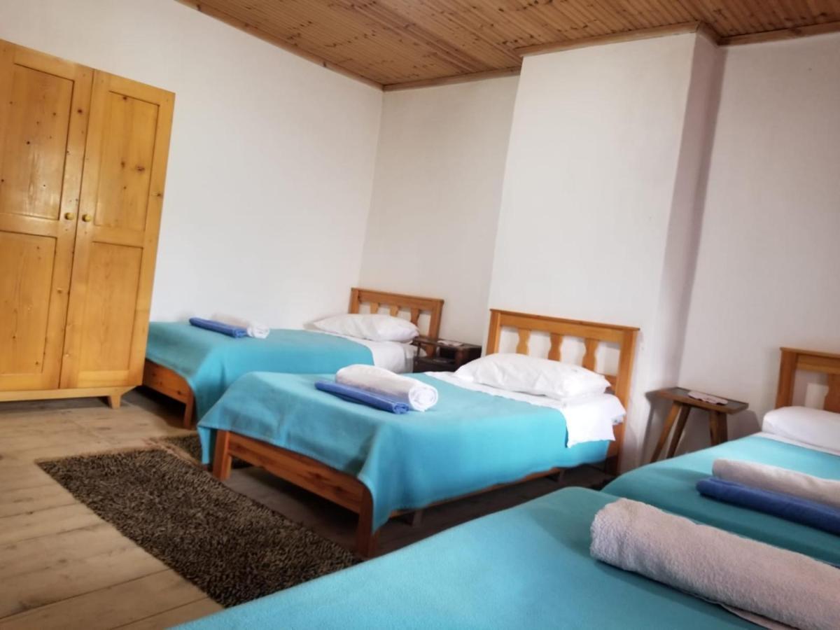 Bujtina Carku Hotel เธทธ์ ภายนอก รูปภาพ