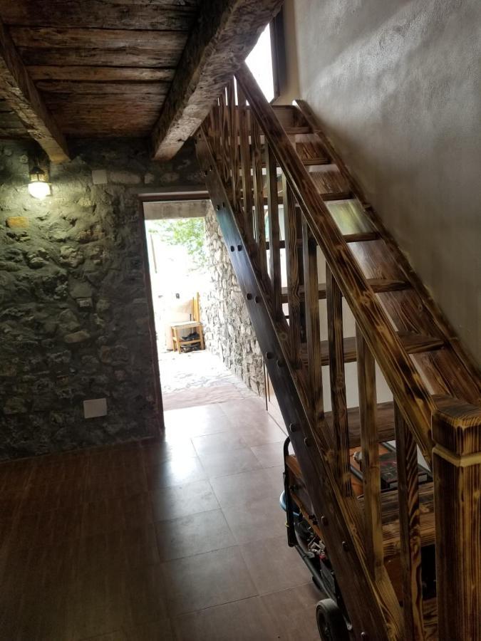 Bujtina Carku Hotel เธทธ์ ภายนอก รูปภาพ