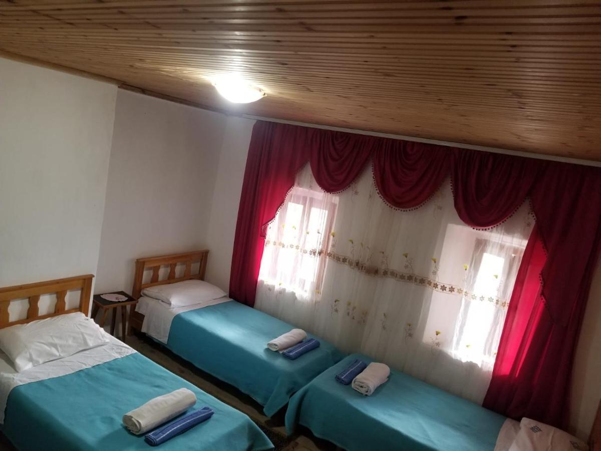 Bujtina Carku Hotel เธทธ์ ภายนอก รูปภาพ