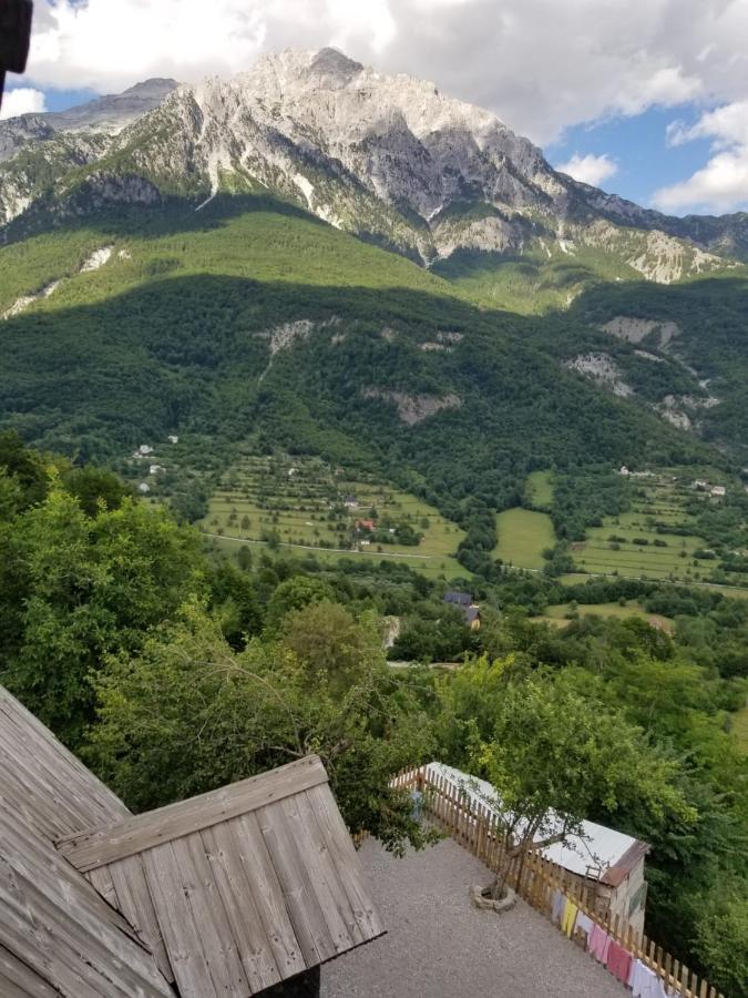 Bujtina Carku Hotel เธทธ์ ภายนอก รูปภาพ