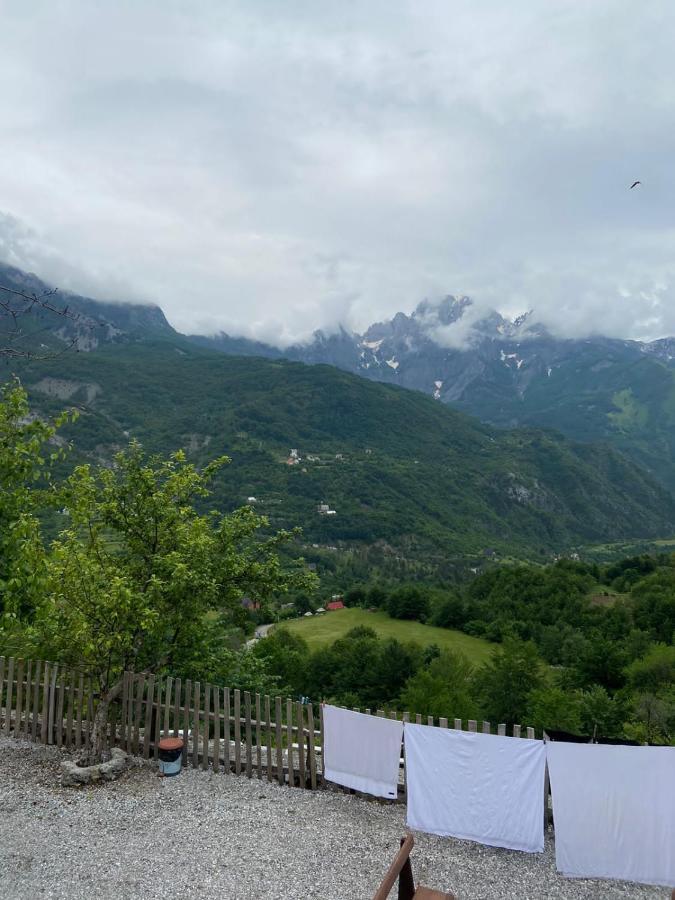 Bujtina Carku Hotel เธทธ์ ภายนอก รูปภาพ
