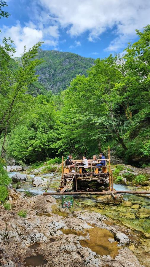 Bujtina Carku Hotel เธทธ์ ภายนอก รูปภาพ