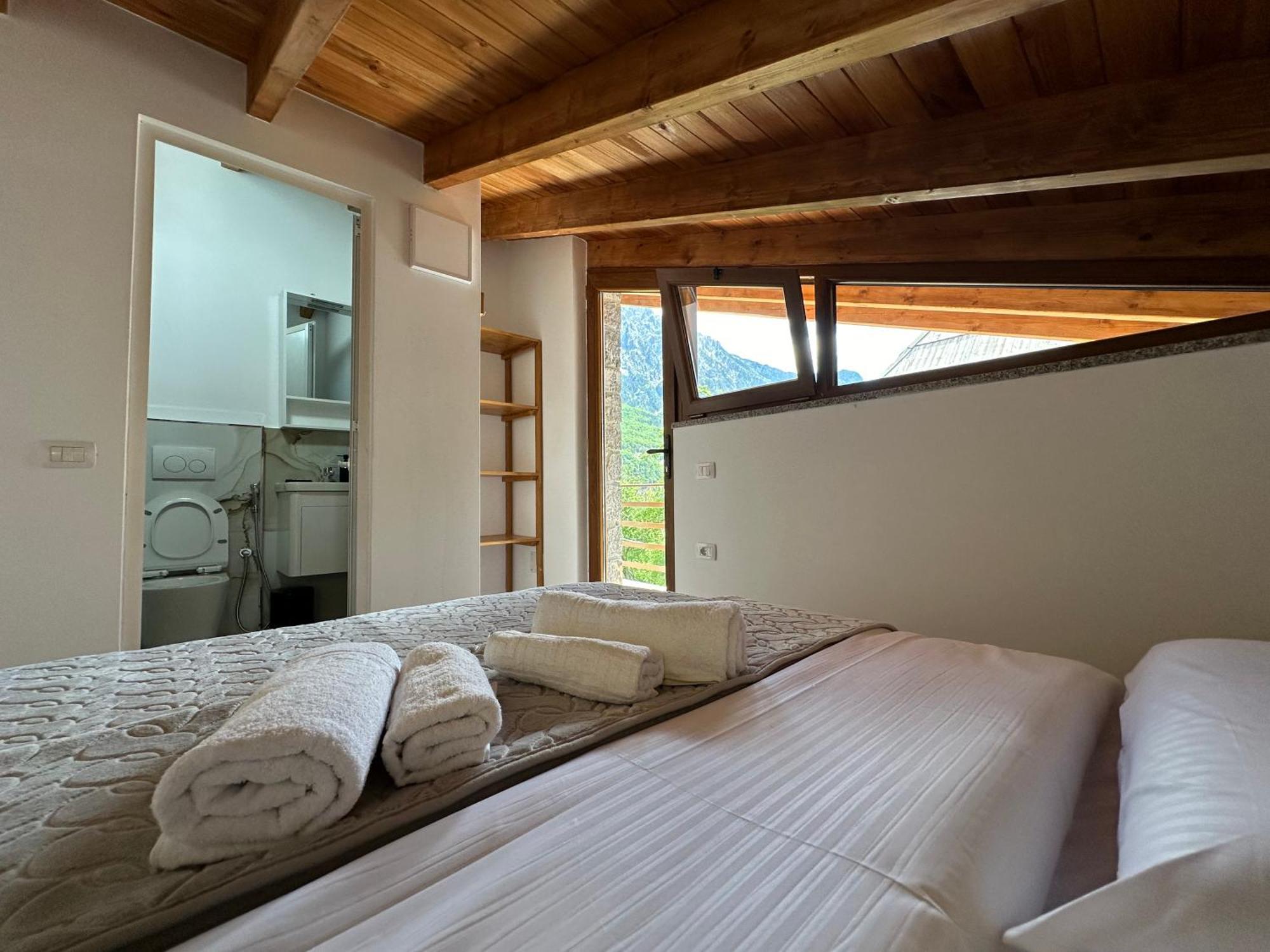Bujtina Carku Hotel เธทธ์ ภายนอก รูปภาพ