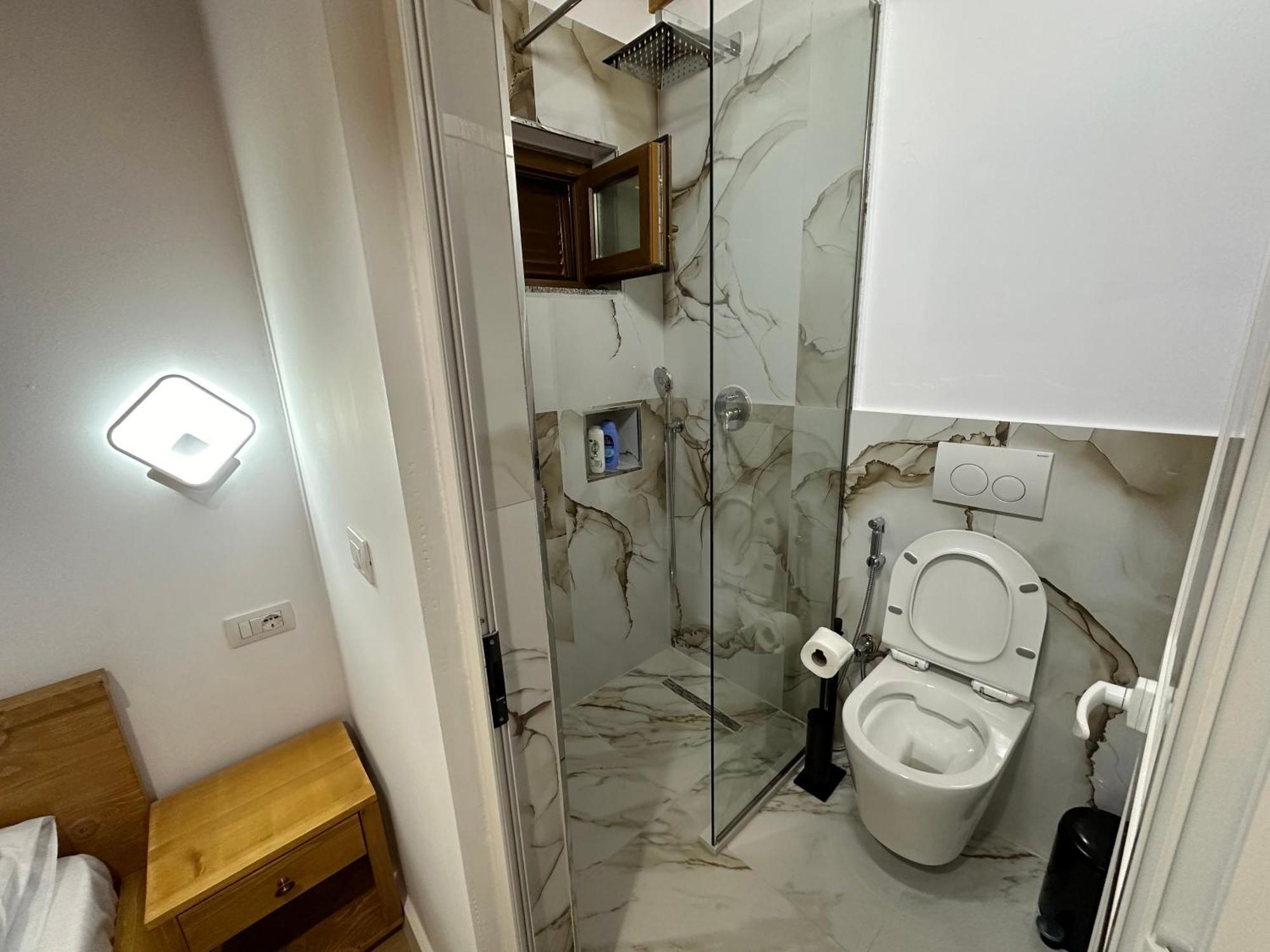Bujtina Carku Hotel เธทธ์ ภายนอก รูปภาพ