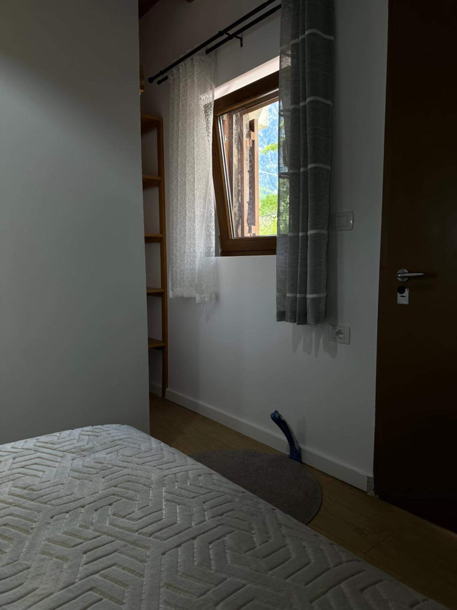 Bujtina Carku Hotel เธทธ์ ภายนอก รูปภาพ