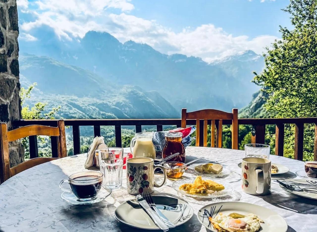Bujtina Carku Hotel เธทธ์ ภายนอก รูปภาพ