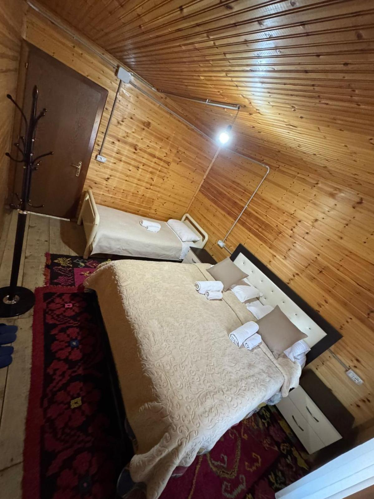 Bujtina Carku Hotel เธทธ์ ภายนอก รูปภาพ