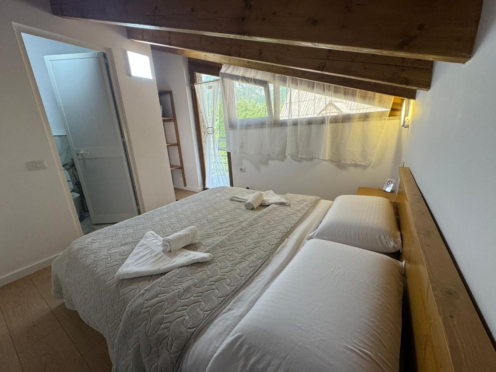 Bujtina Carku Hotel เธทธ์ ภายนอก รูปภาพ