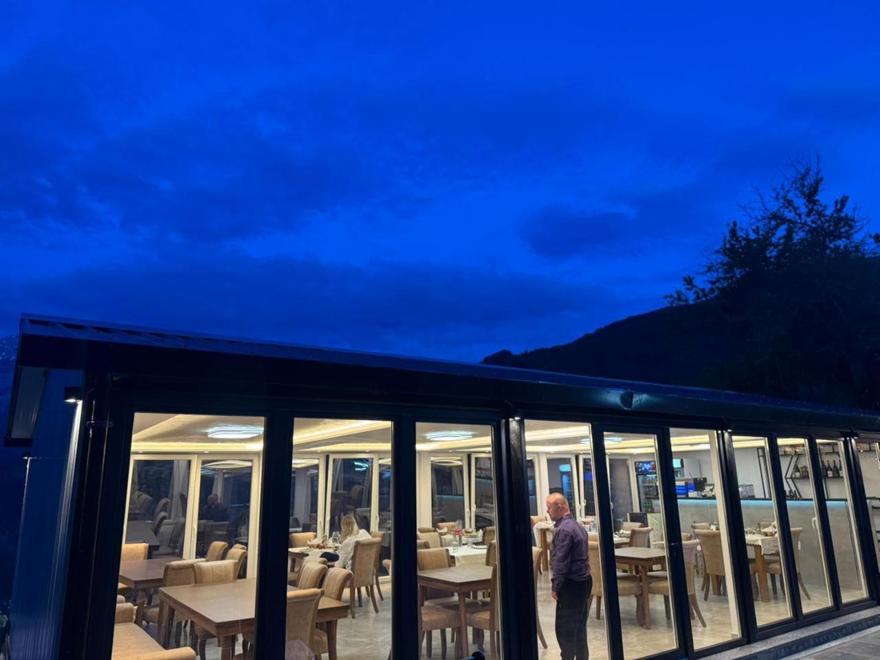 Bujtina Carku Hotel เธทธ์ ภายนอก รูปภาพ